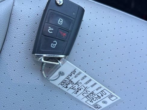 Used 2021 Volkswagen Tiguan SE R-Line image 39