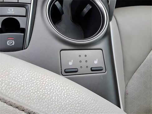 Used 2022 Toyota Camry XSE image 19