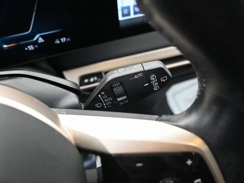 Used 2023 BMW iX xDrive50 w/ Premium Package image 18