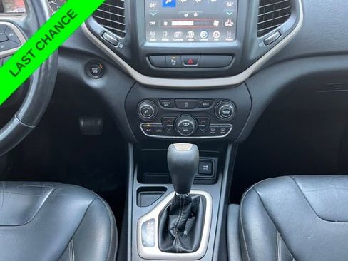 Used 2018 Jeep Cherokee Limited FWD image 22
