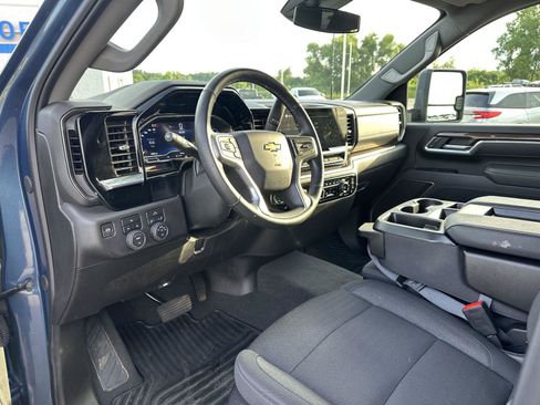Used 2025 Chevrolet Silverado 2500 LT w/ Convenience Package AWD/4WD image 19