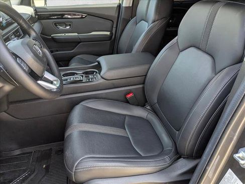 Used 2025 Honda Pilot Touring image 16