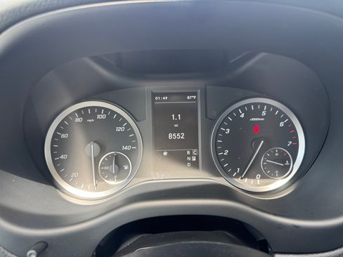Used 2023 Mercedes-Benz Metris Passenger image 23
