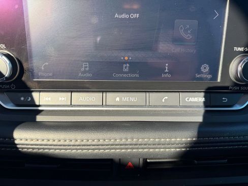 Used 2024 Nissan Rogue S image 25