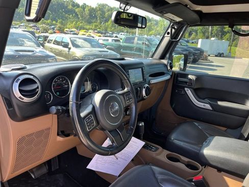 Used 2015 Jeep Wrangler Unlimited Sahara w/ Max Tow Package AWD/4WD image 6