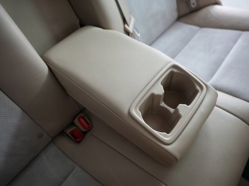 Used 2013 Toyota Camry XLE w/ Leather Pkg FWD image 43