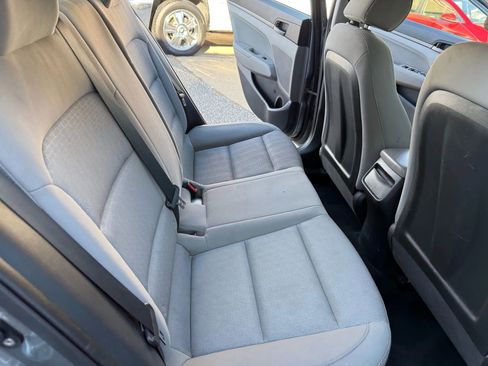 Used 2017 Hyundai Elantra SE image 20