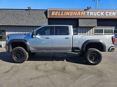 Used 2025 GMC Sierra 3500 AT4 w/ AT4 Premium Plus Package AWD/4WD image 2