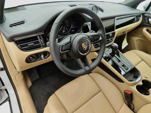 Used 2025 Porsche Macan AWD/4WD image 4