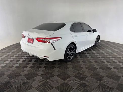 Used 2020 Toyota Camry SE FWD image 7