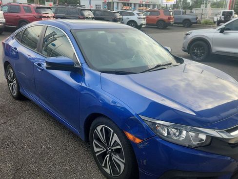 Used 2018 Honda Civic EX-T image 2