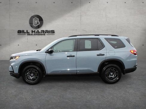 Used 2025 Honda Pilot TrailSport image 4