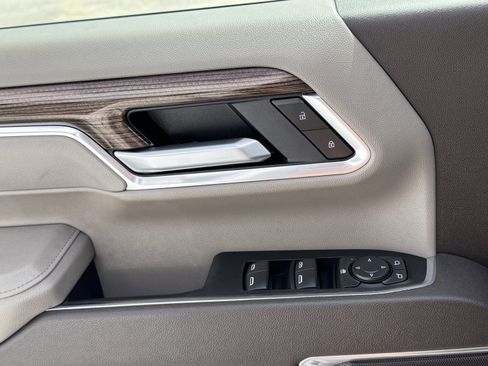 Used 2025 Chevrolet Silverado 2500 LT w/ Convenience Package image 28