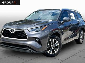 Used 2023 Toyota Highlander XLE FWD video 1