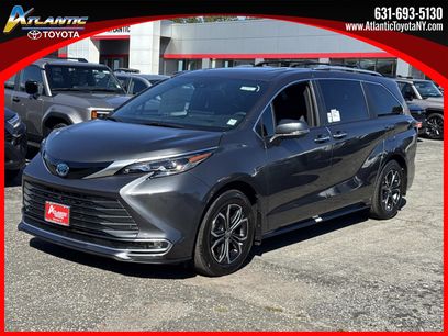 New 2025 Toyota Sienna Platinum