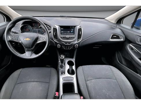 Used 2018 Chevrolet Cruze LT w/ Convenience Package FWD image 10