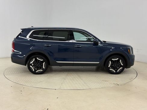 Used 2023 Kia Telluride S AWD/4WD image 8