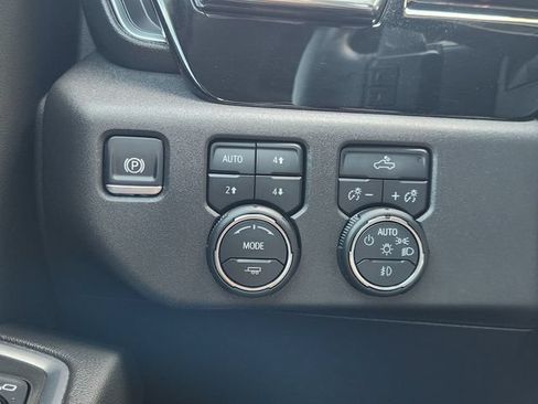 Used 2025 Chevrolet Silverado 1500 LT Trail Boss w/ Convenience Package II AWD/4WD image 24