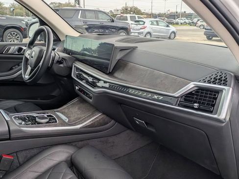 Used 2024 BMW X7 xDrive40i image 31