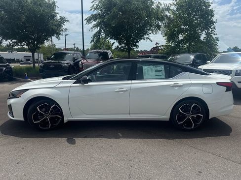 New 2026 Nissan Altima 2.5 SR w/ SR Premium Package FWD image 4