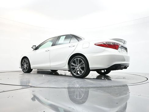 Used 2016 Toyota Camry SE image 31