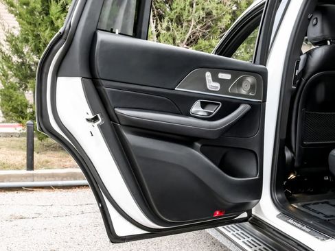 Used 2021 Mercedes-Benz GLS 580 4MATIC image 57