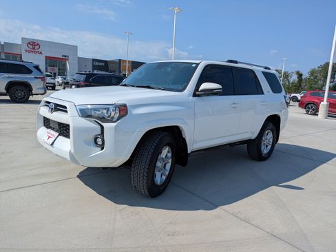 Certified 2023 Toyota 4Runner SR5 Premium image 3