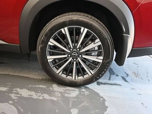 Used 2026 Nissan Pathfinder Platinum FWD image 19