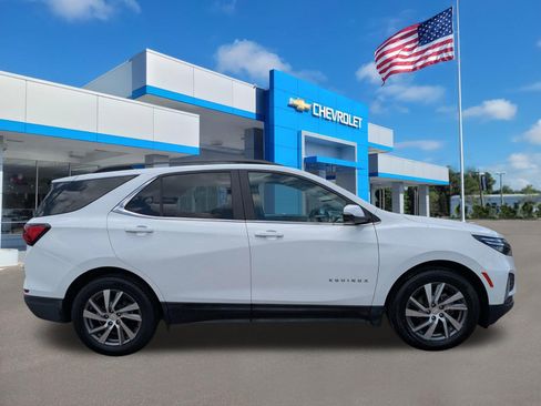 Used 2022 Chevrolet Equinox LT FWD image 2