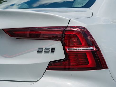 Certified 2024 Volvo S60 B5 Plus AWD/4WD image 7