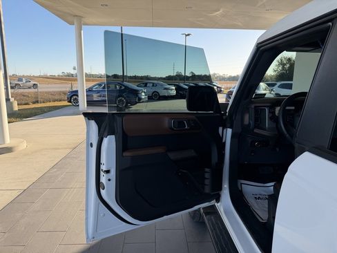 Used 2023 Ford Bronco Outer Banks image 11