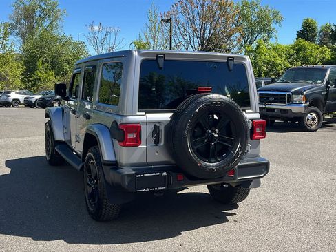 Used 2019 Jeep Wrangler Unlimited Sahara AWD/4WD image 6