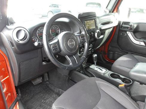 Used 2014 Jeep Wrangler Unlimited Sahara w/ Mopar Chrome Edition Group AWD/4WD image 9