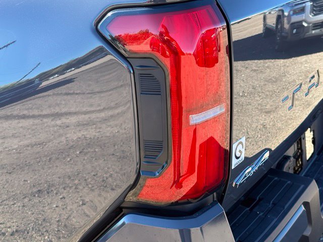Used 2025 Toyota Tacoma SR5 AWD/4WD image 12