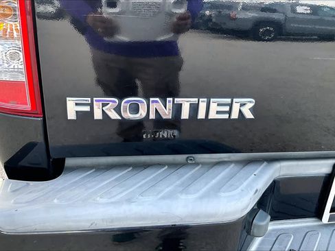 Used 2018 Nissan Frontier SV RWD image 10