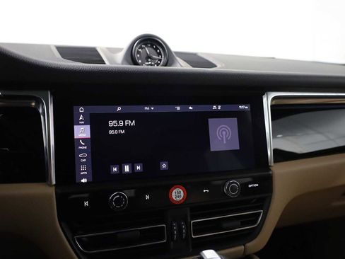 Certified 2026 Porsche Macan AWD/4WD image 32