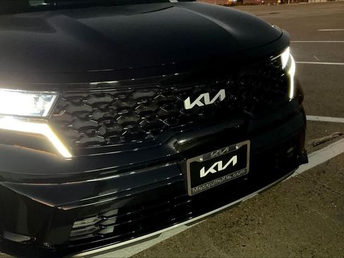 Certified 2023 Kia Sorento SX image 31