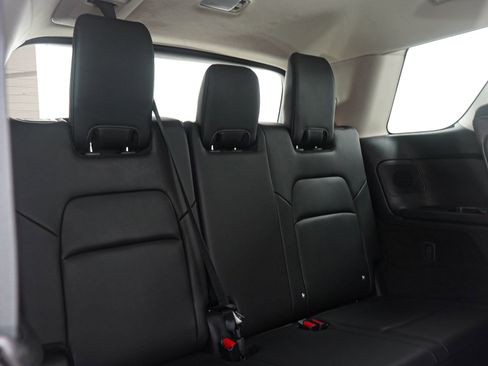 Used 2024 Nissan Pathfinder Platinum image 14