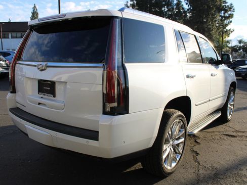 Used 2019 Cadillac Escalade Luxury image 10