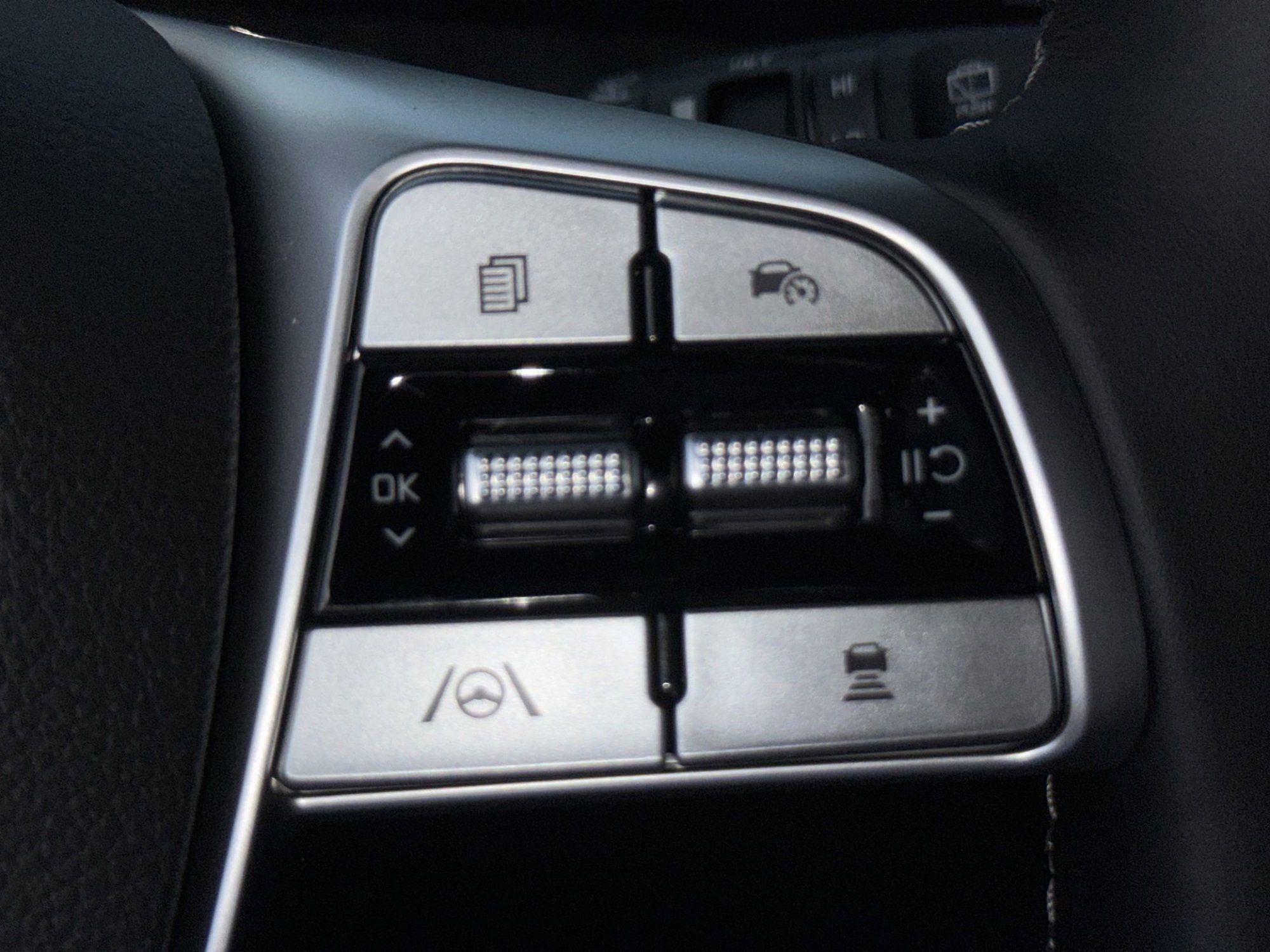 New 2025 Kia Telluride SX w/ SX Captain's Chair Package AWD/4WD image 14