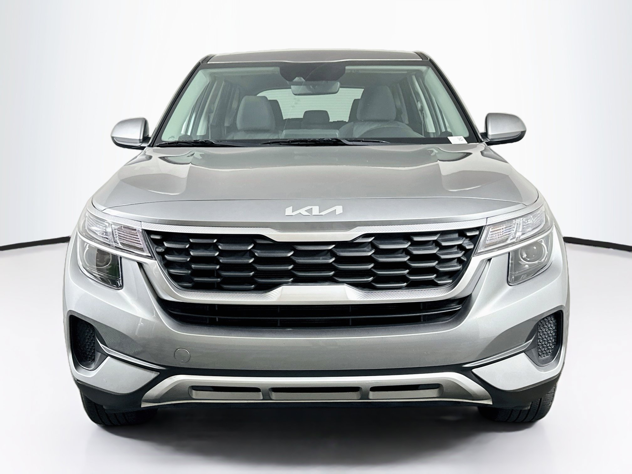 Used 2023 Kia Seltos LX AWD/4WD image 2