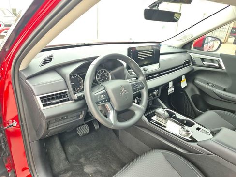 New 2026 Mitsubishi Outlander ES FWD image 9