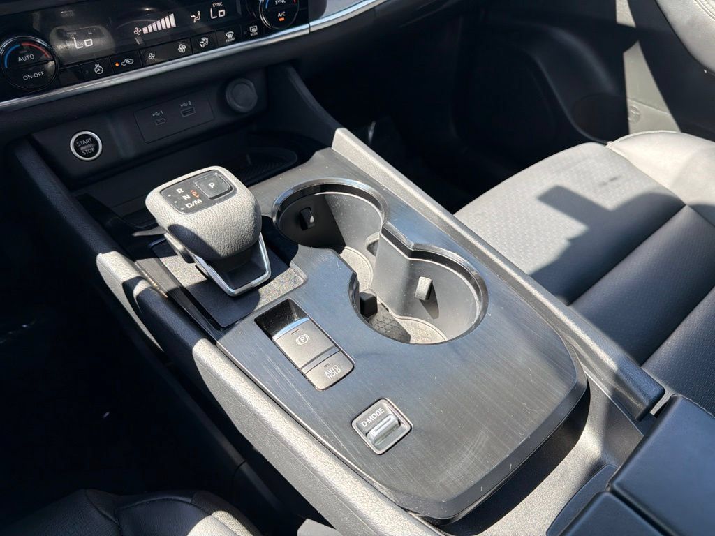 Used 2023 Nissan Rogue SV w/ SV Premium B Package FWD image 16