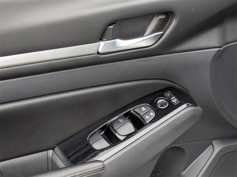 Certified 2023 Nissan Altima 2.5 SV image 17