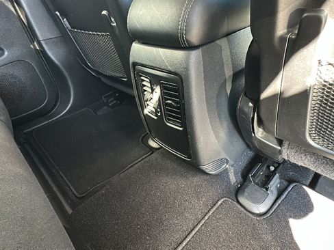 Used 2021 Dodge Durango SXT w/ 3rd Row Seating Group AWD/4WD image 26