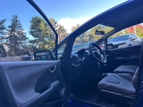 Used 2011 Honda Fit image 23