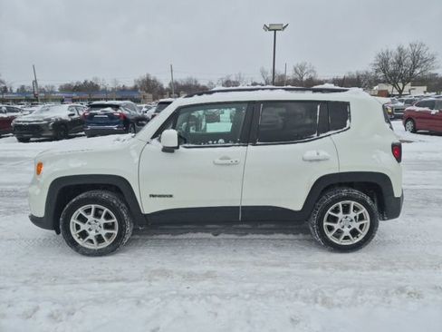 Used 2019 Jeep Renegade Latitude w/ Cold Weather Group image 9