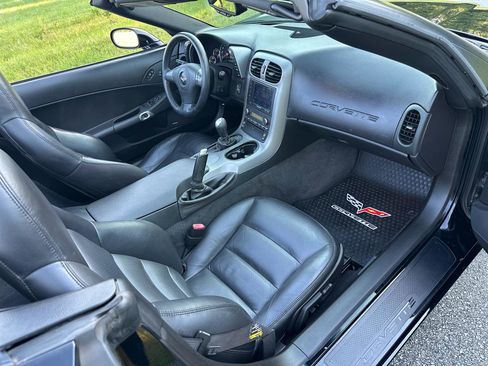 Used 2007 Chevrolet Corvette Convertible w/ Preferred Equipment Group RWD image 17