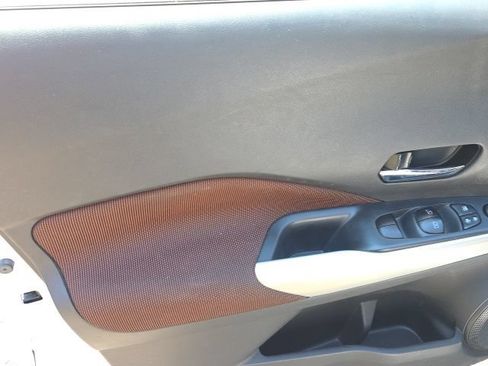 Used 2019 Nissan Kicks SR FWD image 28