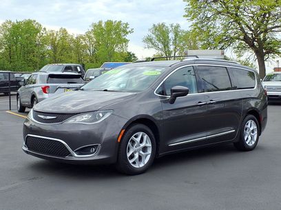 Used 2018 Chrysler Pacifica Touring-L w/ Tire & Wheel Group